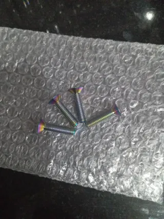 Tornillos Armstrong Torx M6x25 cónico 5€ unidad