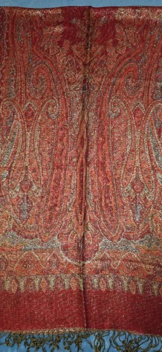 Foulard rojo con brillo plateado