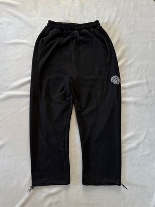 Conjunto Mertra Negro Sudadera y Pantalones