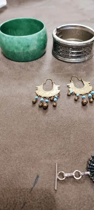 Lote Bisutería: Pulseras, Pendientes y Collar