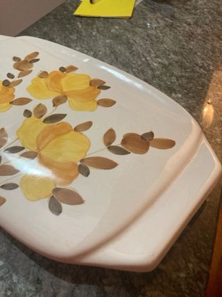 Piatto da portata floreale giallo