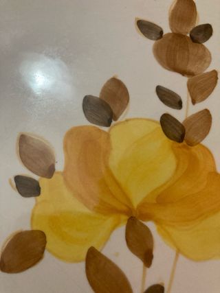 Piatto da portata floreale giallo