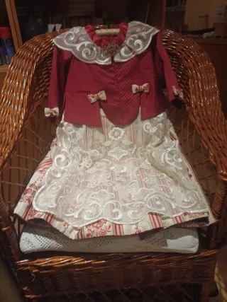 Traje de Fallera Rojo y Beig medida 72 cm largo