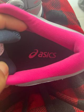 Zapatillas Asics grises y rosas