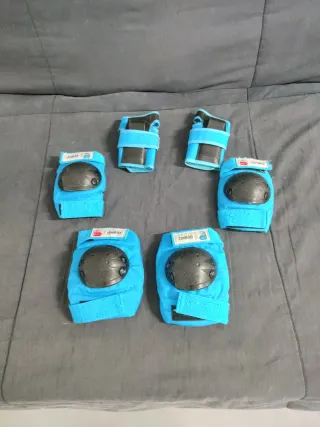 Patines Decathlon para niño con protecciones