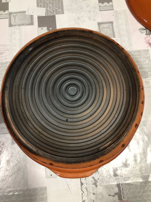 Cacerola de barro con tapa