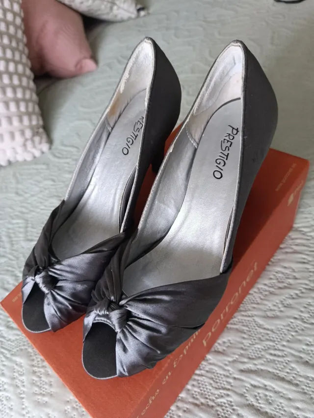 Zapatos de fiesta grises Prestigio