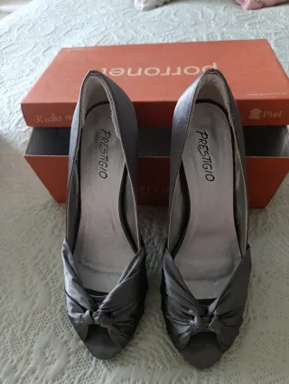 Zapatos de fiesta grises Prestigio