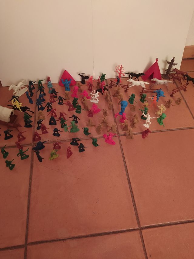 Lote de Figuras Vintage Índios e Pistoleiros