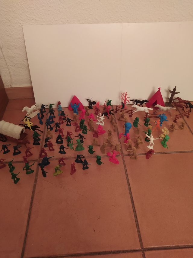 Lote de Figuras Vintage Índios e Pistoleiros