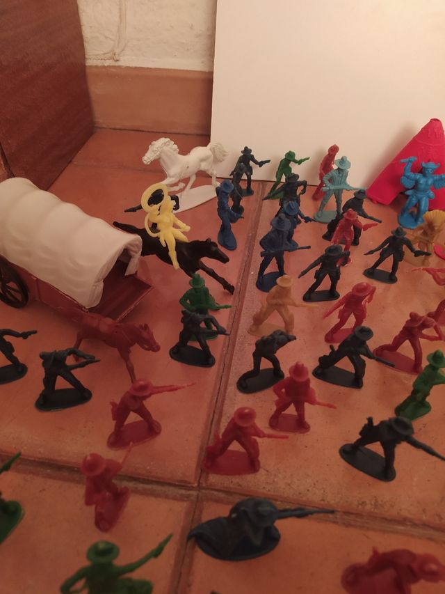 Lote de Figuras Vintage Índios e Pistoleiros