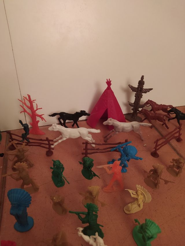 Lote de Figuras Vintage Índios e Pistoleiros