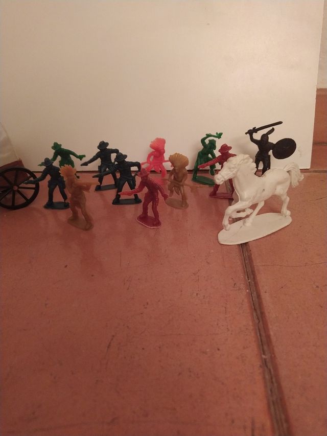 Lote de Figuras Vintage Índios e Pistoleiros