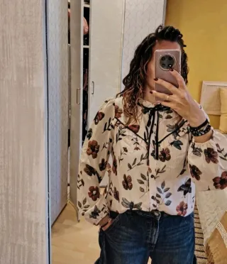 Blusa floral beige mujer