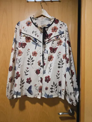 Blusa floral beige mujer