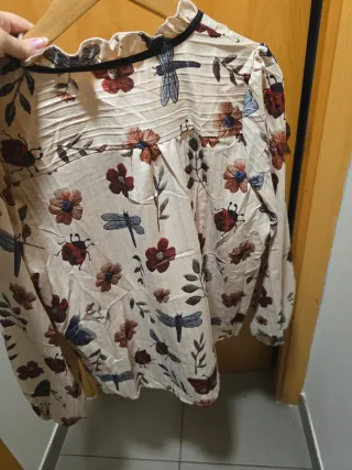 Blusa floral beige mujer