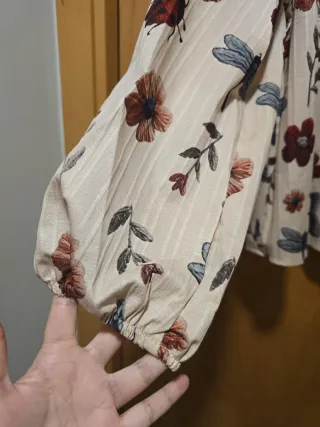 Blusa floral beige mujer