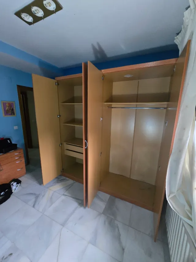 Armario de habitación madera