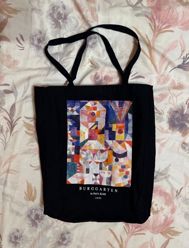 Tote bag