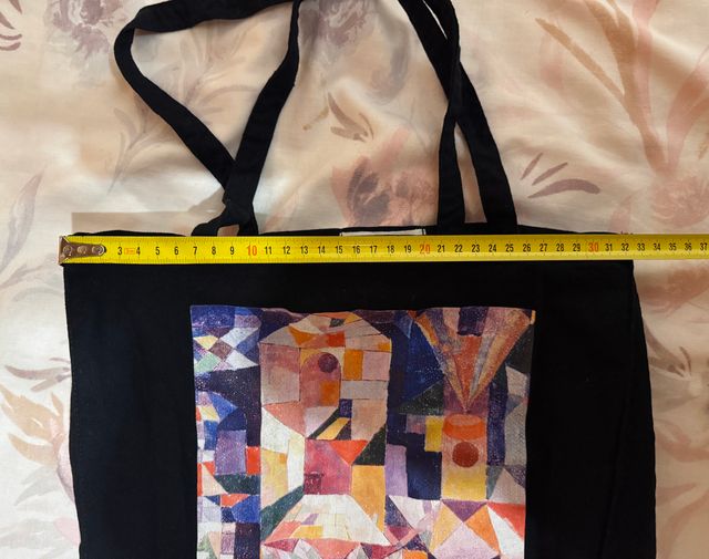 Tote bag