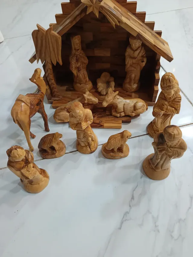 Belén in Legno di Ulivo con Statuette per Presepe