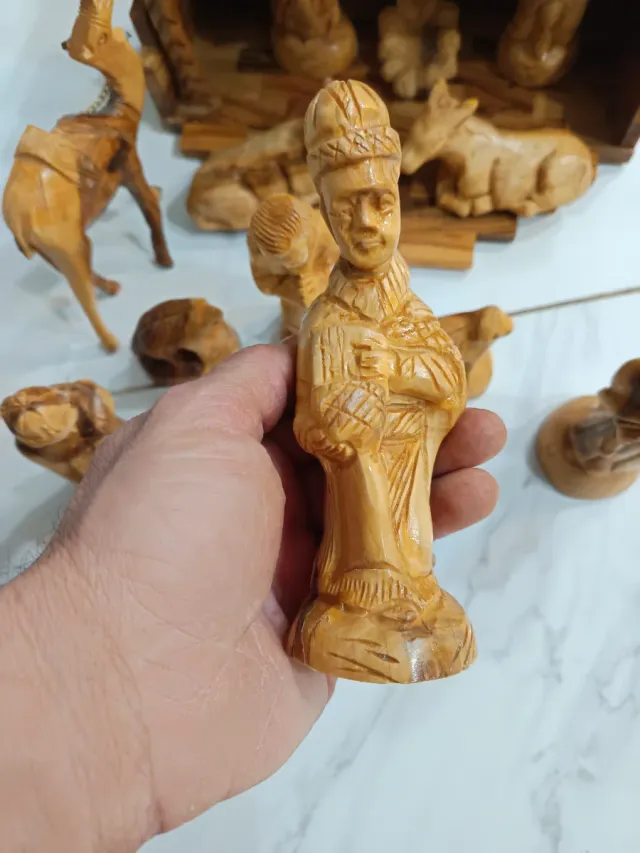 Belén in Legno di Ulivo con Statuette per Presepe