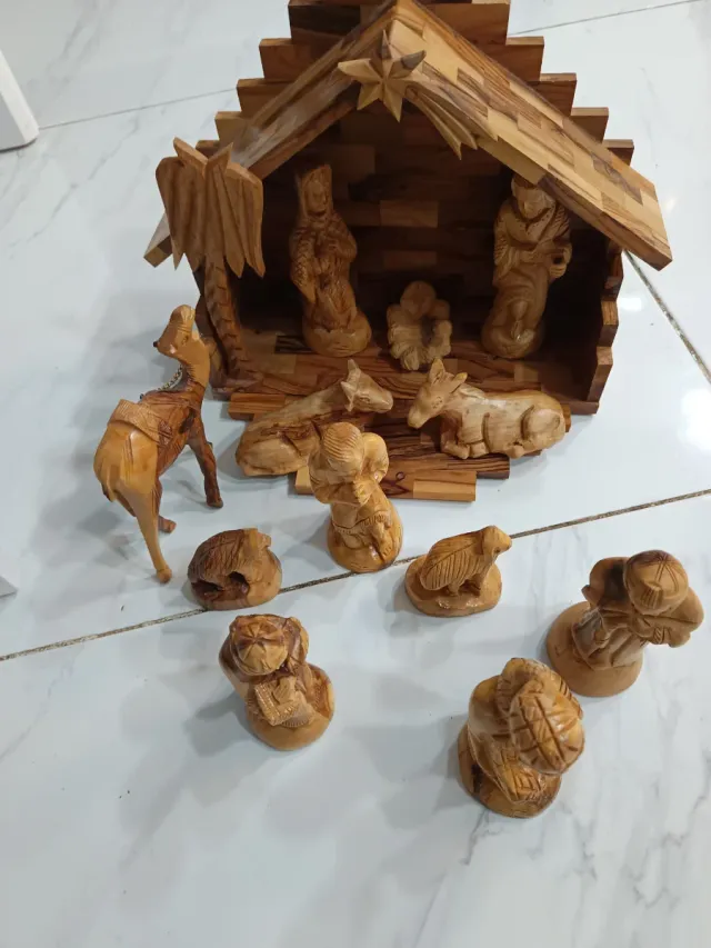 Belén in Legno di Ulivo con Statuette per Presepe