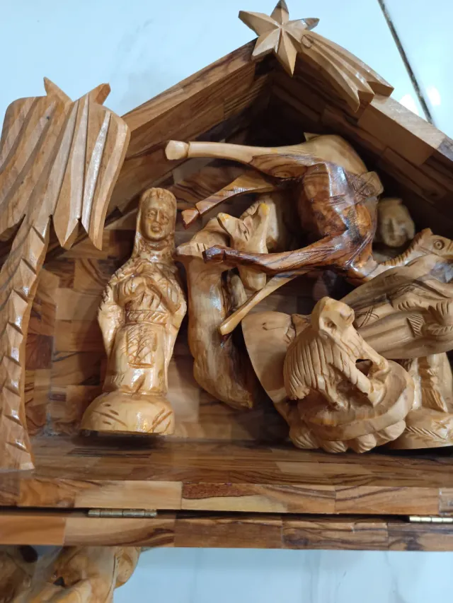 Belén in Legno di Ulivo con Statuette per Presepe