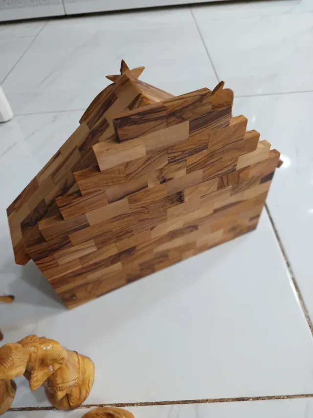 Belén in Legno di Ulivo con Statuette per Presepe