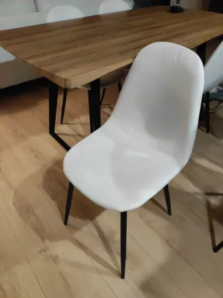 Mesa extensible y 4 sillas