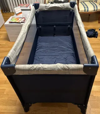 Cuna de viaje azul con bolsillo