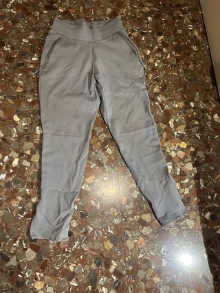Pantalón Adidas Gris para