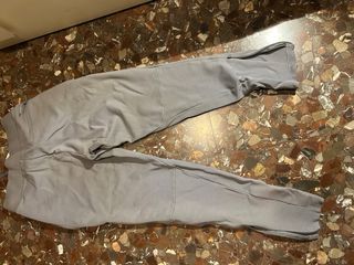 Pantalón Adidas Gris para