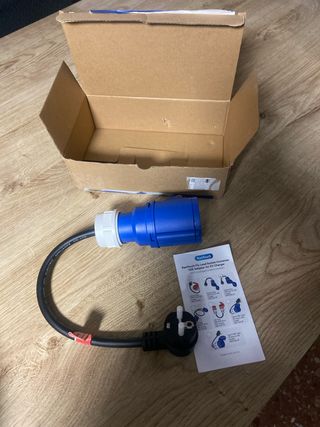 Adaptador CE con enchufe schuko