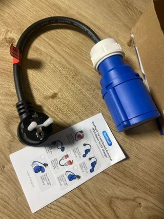 Adaptador CE con enchufe schuko