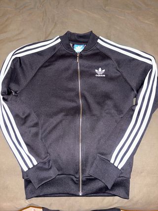 Chaqueta Adidas Negra con Rayas Blancas