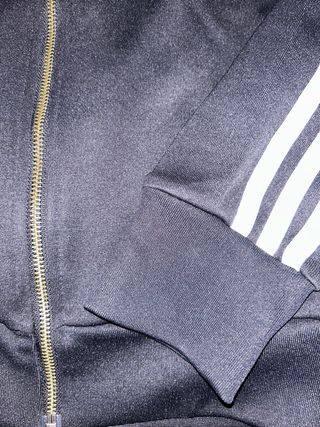 Chaqueta Adidas Negra con Rayas Blancas