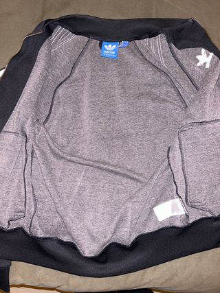 Chaqueta Adidas Negra con Rayas Blancas