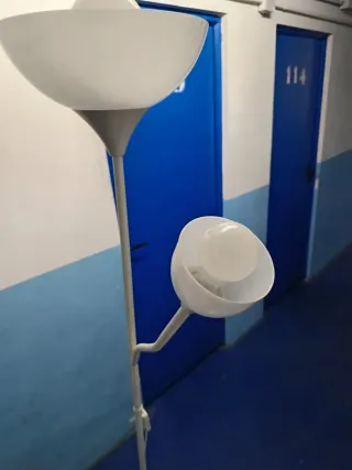 Lámpara blanca de pie de ikea