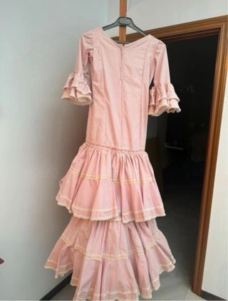 Traje de flamenca rosa con lunares