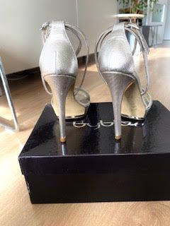 Sandalias de tacón Byblos plateadas