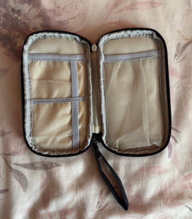 Estuche con compartimentos