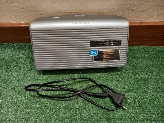 Radio Portátil Grundig Gris/Plata