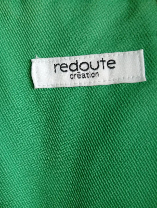 Gabardina verde con capucha