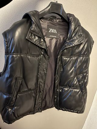 Chaleco efecto piel Zara negro