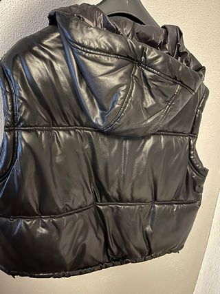 Chaleco efecto piel Zara negro