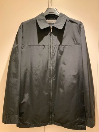 Chaqueta impermeable negra