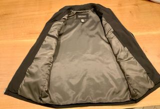 Chaqueta impermeable negra