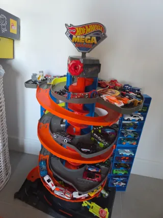Pista Hot Wheels Mega Garage 10 macchine incluse