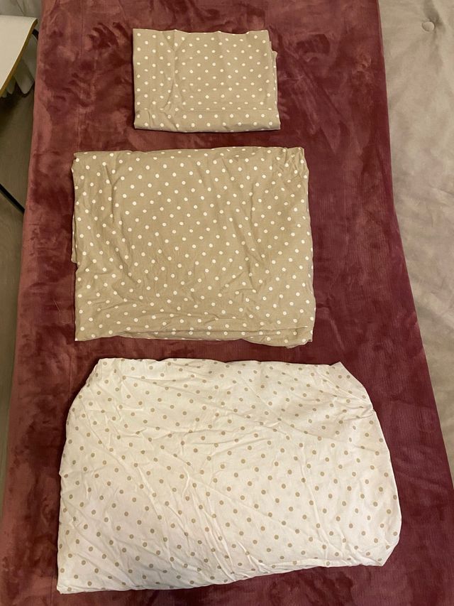 Juego de sábanas beige y blanco de lunares de 90cm